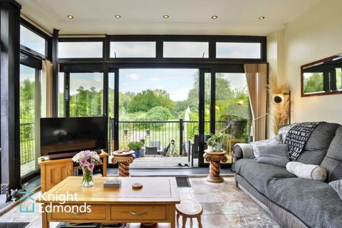 2 bedroom detached house for sale, Farleigh Bridge, East Farleigh, ME16