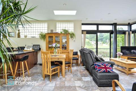 2 bedroom detached house for sale, Farleigh Bridge, East Farleigh, ME16
