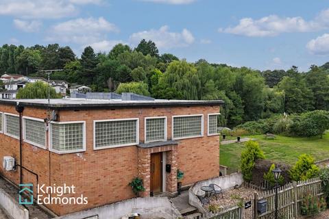2 bedroom detached house for sale, Farleigh Bridge, East Farleigh, ME16