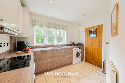 2, Matthews Court Harlow Road, Moreton, Ongar, CM5 0LH
