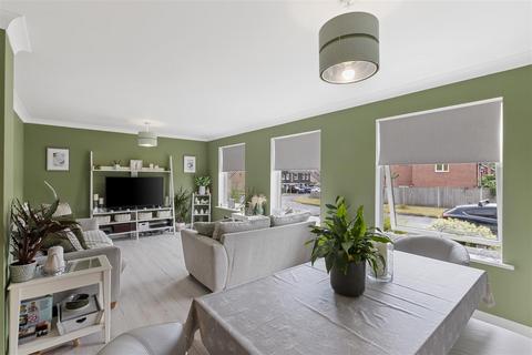 4 bedroom link detached house for sale, Moggs Mead, Petersfield