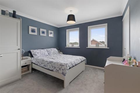 4 bedroom link detached house for sale, Moggs Mead, Petersfield