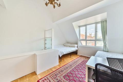 112 Ambergate Street, London, SE17 3SA