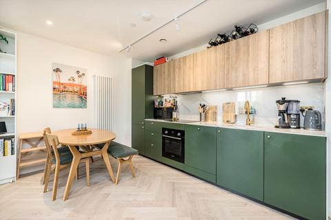 2 bedroom flat for sale, Cross Lane, London N8