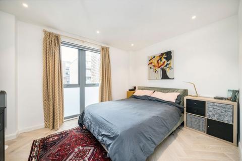 2 bedroom flat for sale, Cross Lane, London N8