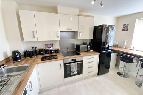 2 bedroom flat for sale, Golden Orchard, Halesowen B62
