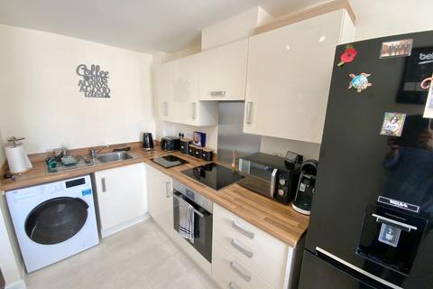 2 bedroom flat for sale, Golden Orchard, Halesowen B62