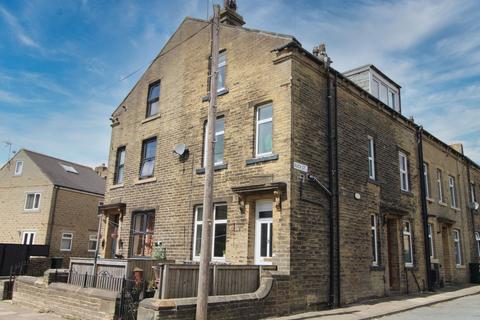 4 bedroom end of terrace house for sale, Stradmore Road, Denholme, Bradford, BD13