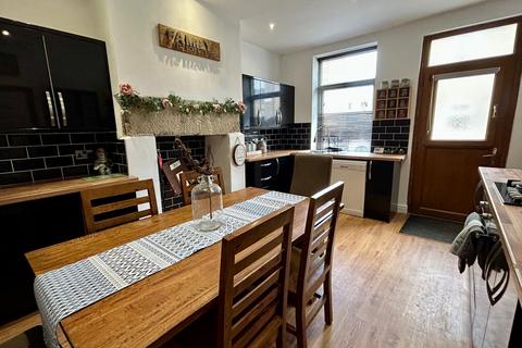 4 bedroom end of terrace house for sale, Stradmore Road, Denholme, Bradford, BD13
