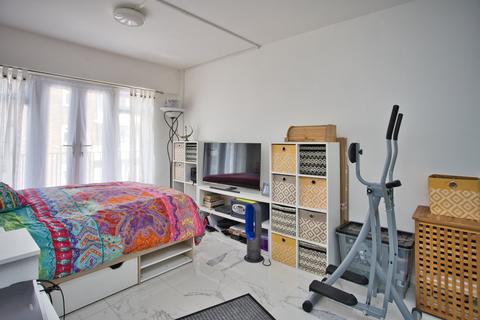 1 bedroom flat for sale, Craighton House, Dover, CT16