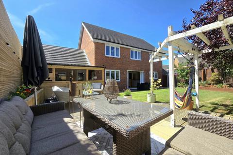 8 Bounds Close, Long Buckby, Northampton, NN6 7WH
