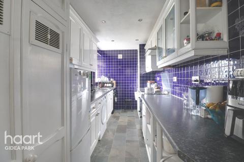 2 bedroom apartment for sale, Ferguson Court, Gidea Park, RM2 6RJ