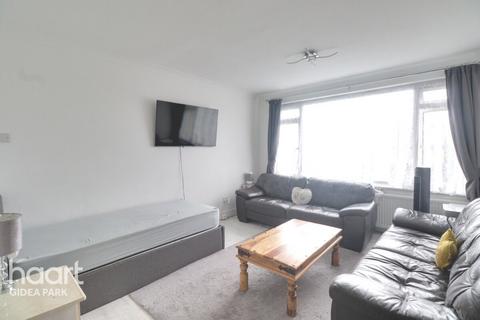 2 bedroom apartment for sale, Ferguson Court, Gidea Park, RM2 6RJ