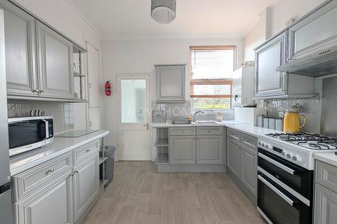 3 bedroom end of terrace house for sale, Knighton Road, Plymouth PL4