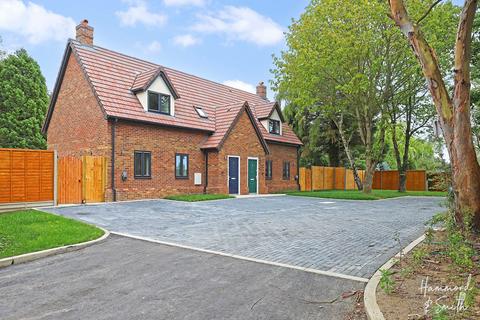 3 bedroom semi-detached house for sale, Ongar Road, Dumnow CM6