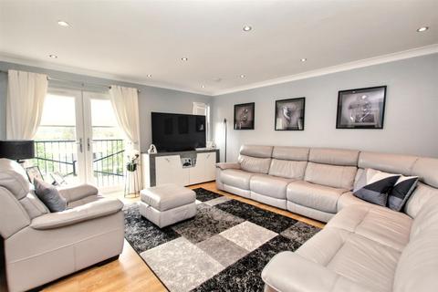 17/8 Carnwath Court Carnwath Road, Carluke, ML8 4DF