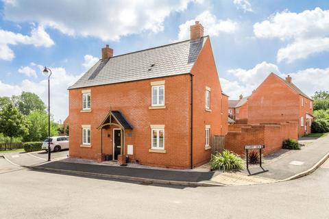 4 bedroom detached house for sale, Glebe Road, Northampton NN7