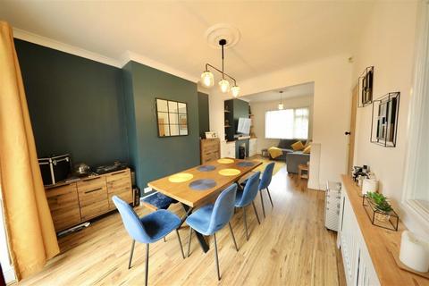 48 Beech Avenue, Garden Village, Hull, HU8 8QJ
