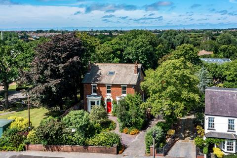 4 bedroom detached house for sale, Breck Road, Poulton-le-fylde FY6