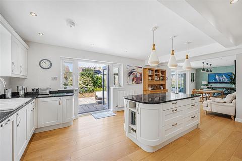 2 Mark Close, Seaford, BN25 4JF