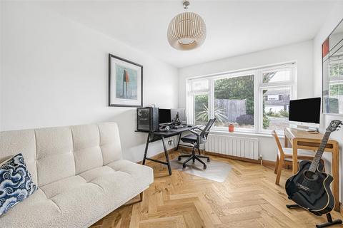 2 Mark Close, Seaford, BN25 4JF