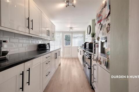 87 Globe Road, Hornchurch, RM11 1BN