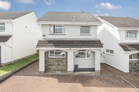 5 Britten Drive, Barnstaple, EX32 8AQ
