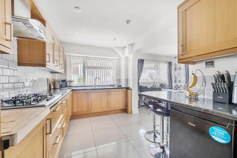 5 Britten Drive, Barnstaple, EX32 8AQ