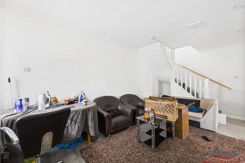 3 bedroom maisonette for sale, Corbins Lane, Harrow