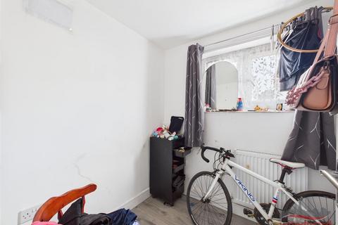 3 bedroom maisonette for sale, Corbins Lane, Harrow