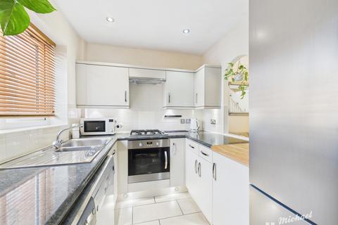 14 Harrow Close, Aylesbury, HP21 9AE