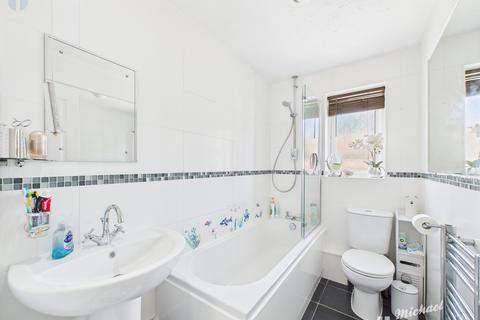 14 Harrow Close, Aylesbury, HP21 9AE
