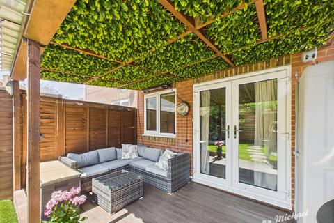 14 Harrow Close, Aylesbury, HP21 9AE