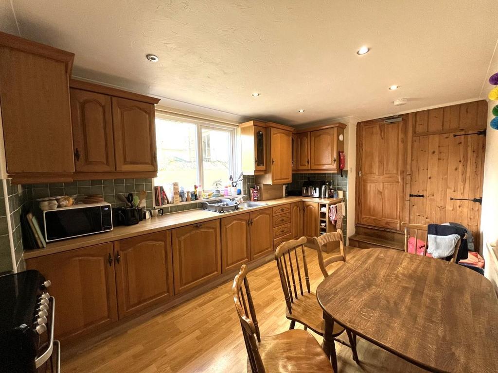 Kitchen 2.JPG