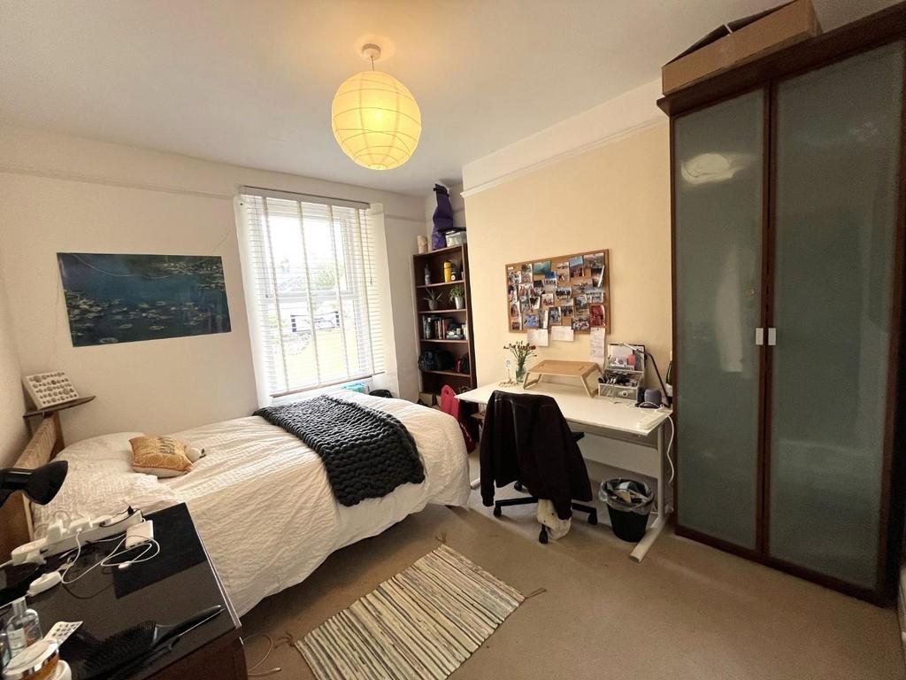 Bedroom 1.JPG