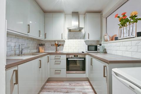 47 Reachview Close, London, NW1 0TY