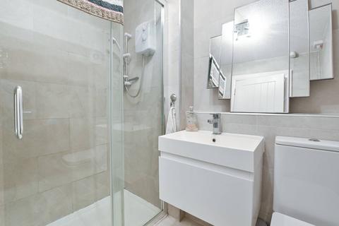 47 Reachview Close, London, NW1 0TY