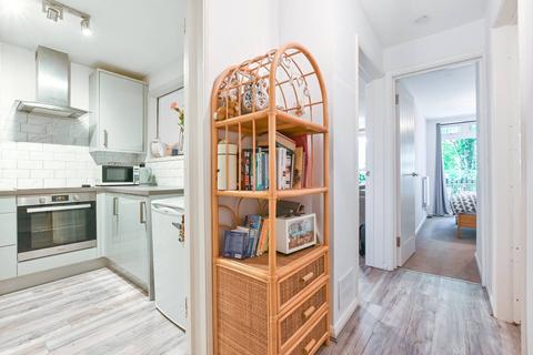 47 Reachview Close, London, NW1 0TY