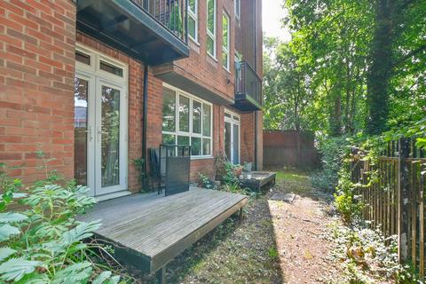 47 Reachview Close, London, NW1 0TY