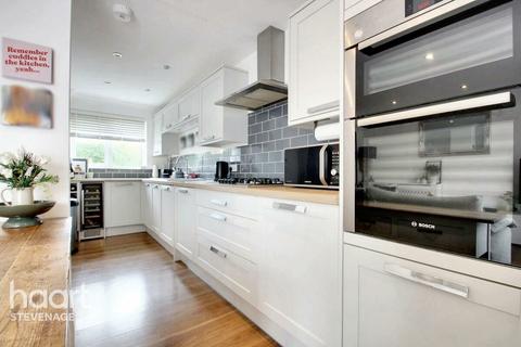 50 Carters Close, Stevenage, SG2 9QA