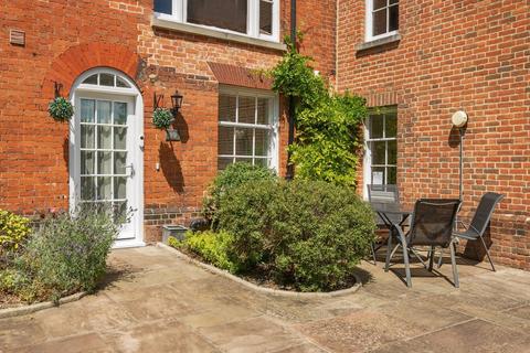 2 bedroom flat for sale, St. Peter Street, Winchester, SO23