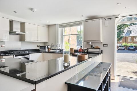 2 bedroom flat for sale, St. Peter Street, Winchester, SO23