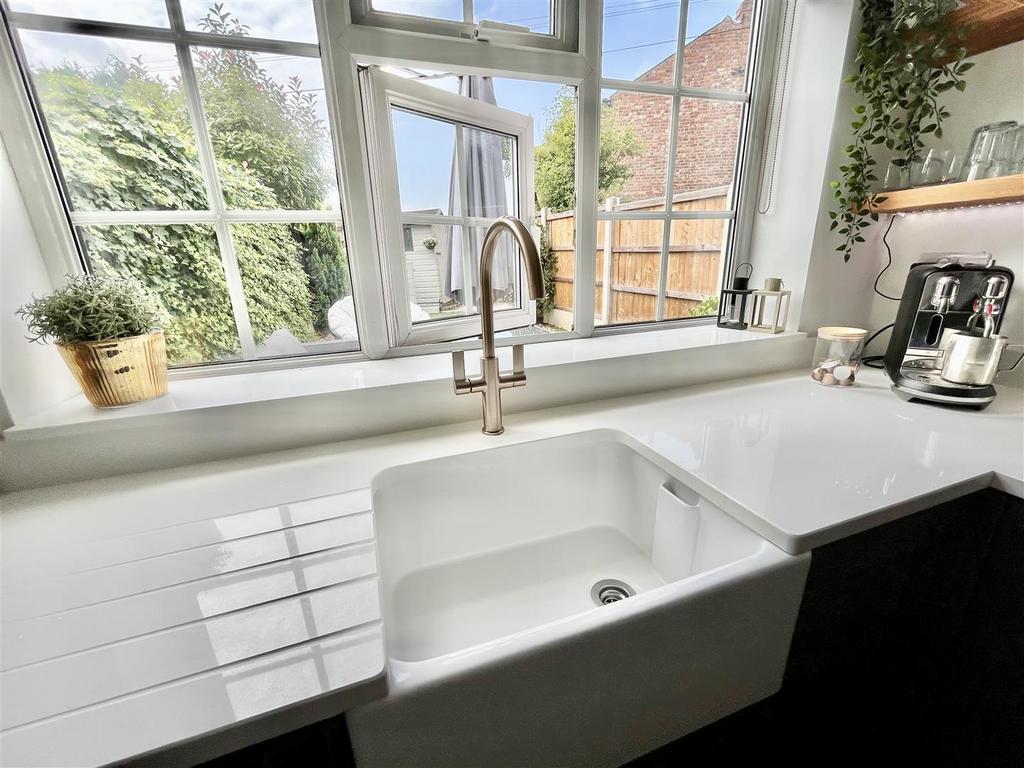 Kitchen - Sink Feature