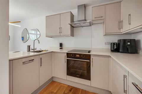2 bedroom flat for sale, Hendon Way, London NW2
