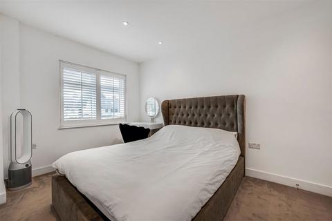 2 bedroom flat for sale, Hendon Way, London NW2