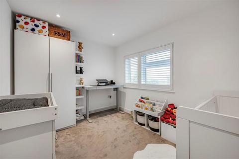 2 bedroom flat for sale, Hendon Way, London NW2