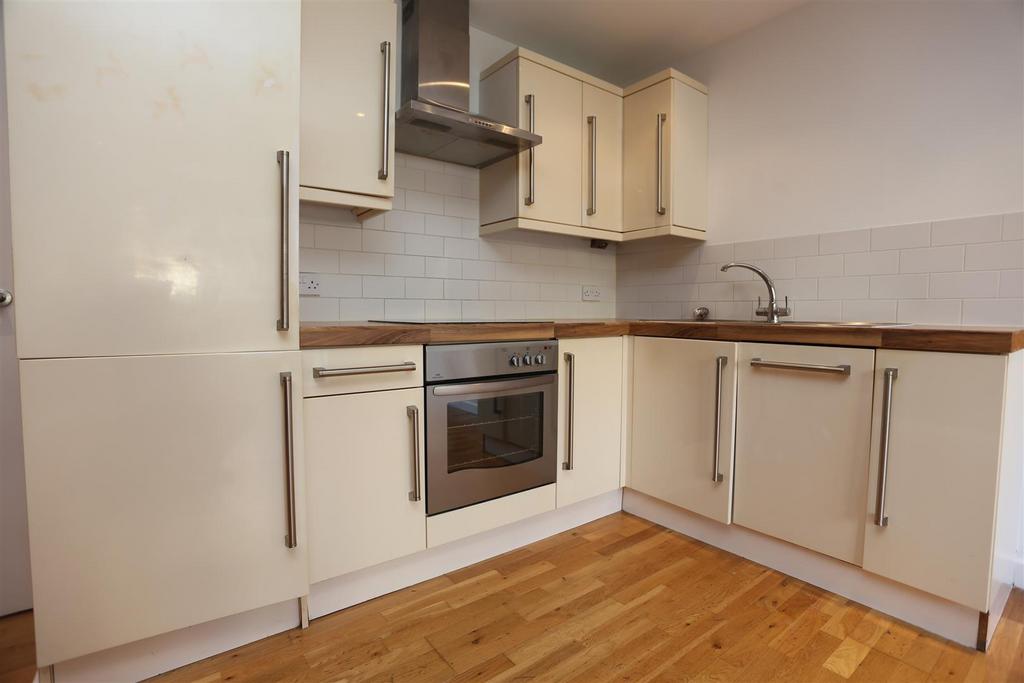 2, 13a Albion Street kitch.JPG