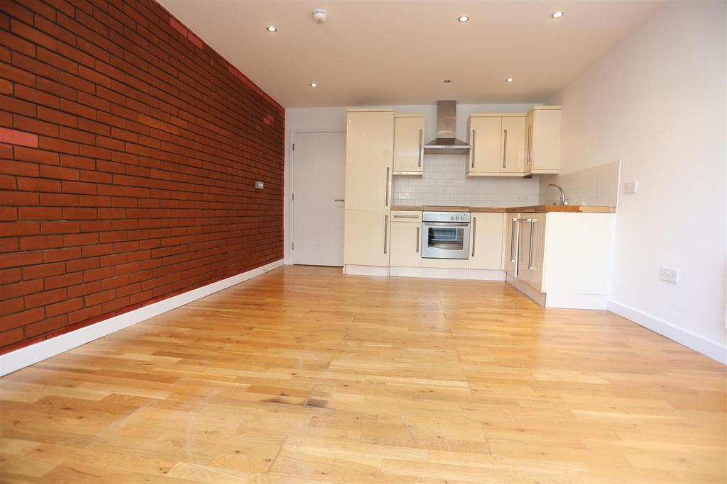 2, 13a Albion Street loungekitch2.JPG