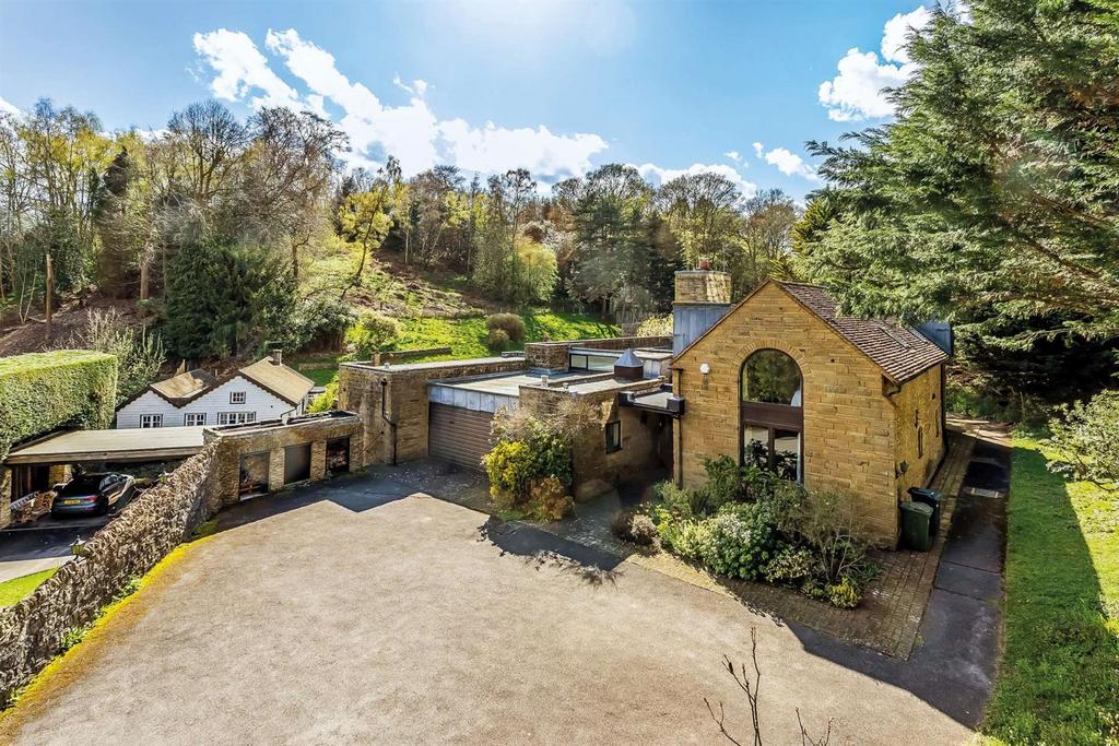 Artington-Court-3-V2-1920.jpg