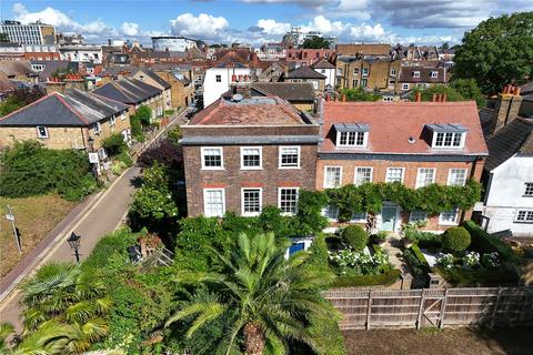 The Embankment, Twickenham